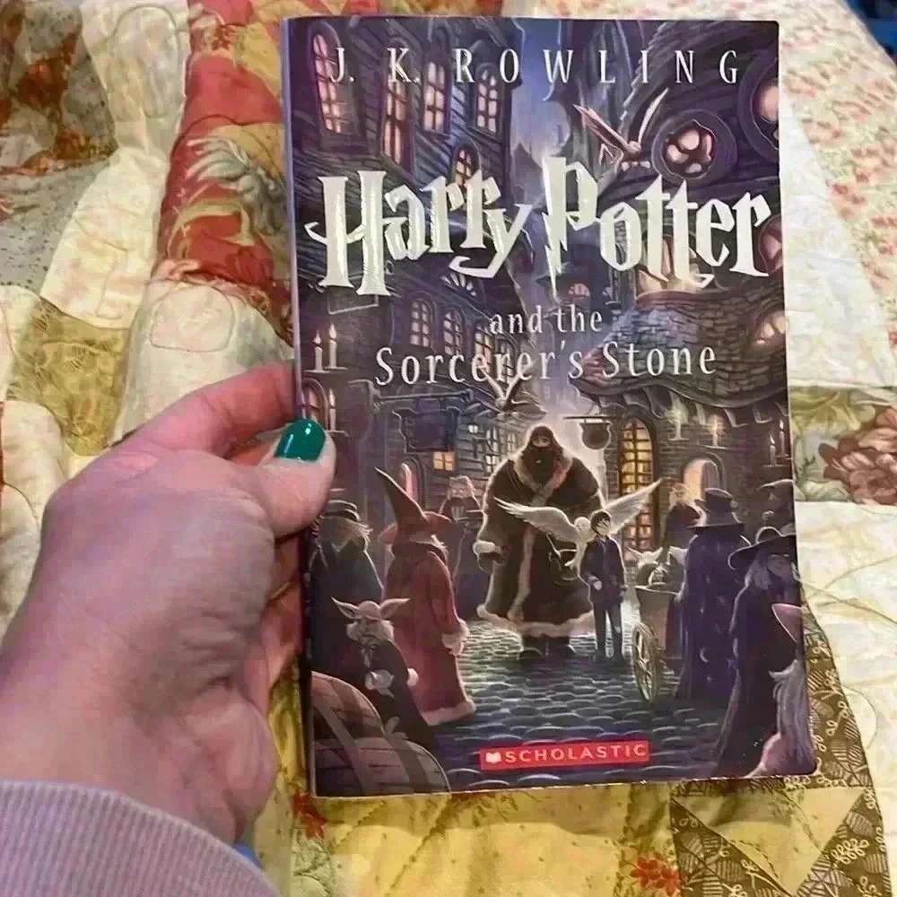 ⚡️ Unique Cover! 2013 scholastic paperback Harry Potter and the Sorcerer’s Stone